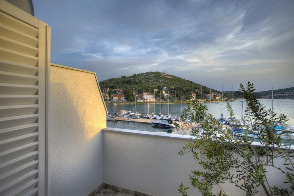 Gina Bed & Breakfast Tisno Quarto foto