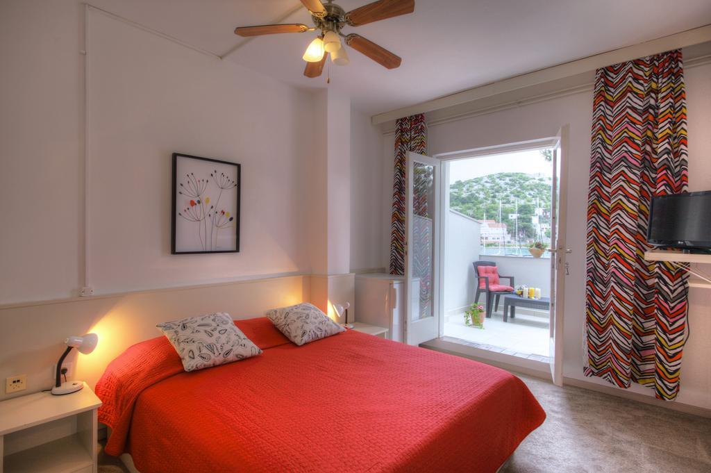 Gina Bed & Breakfast Tisno Quarto foto