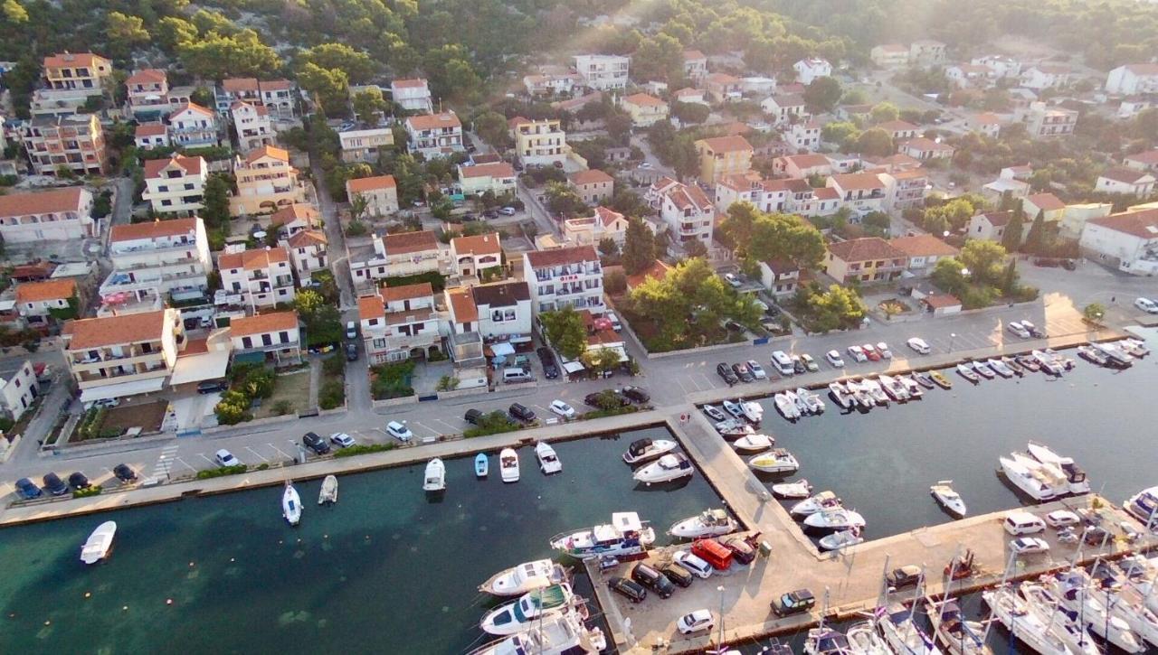 Gina Bed & Breakfast Tisno Exterior foto